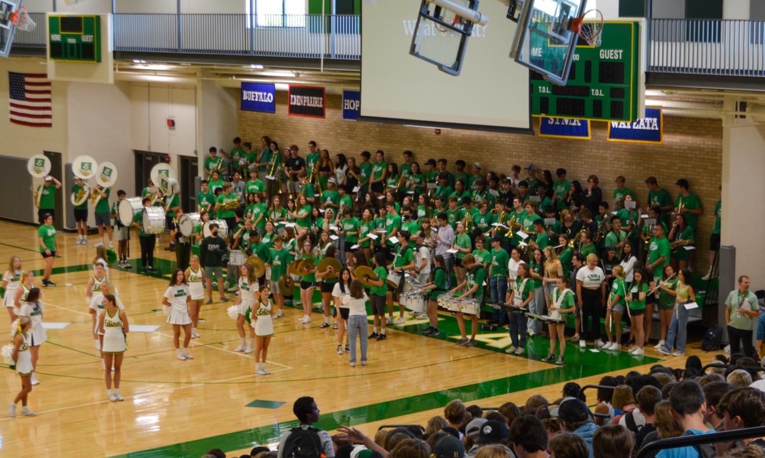 Freshmen adjust to their first week at Edina High School Edina Zephyrus