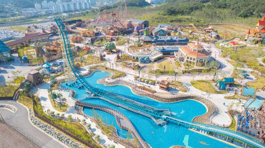Theme parks and cities