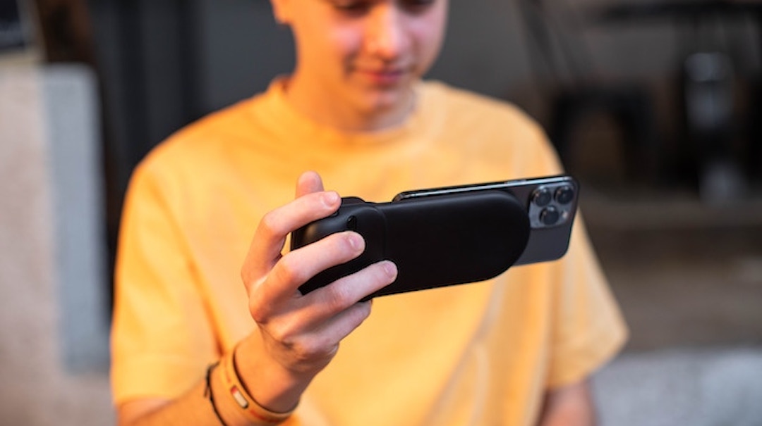 ‘DSLR’ iPhone Attachment Is Here To Help Turn You Into A Pro