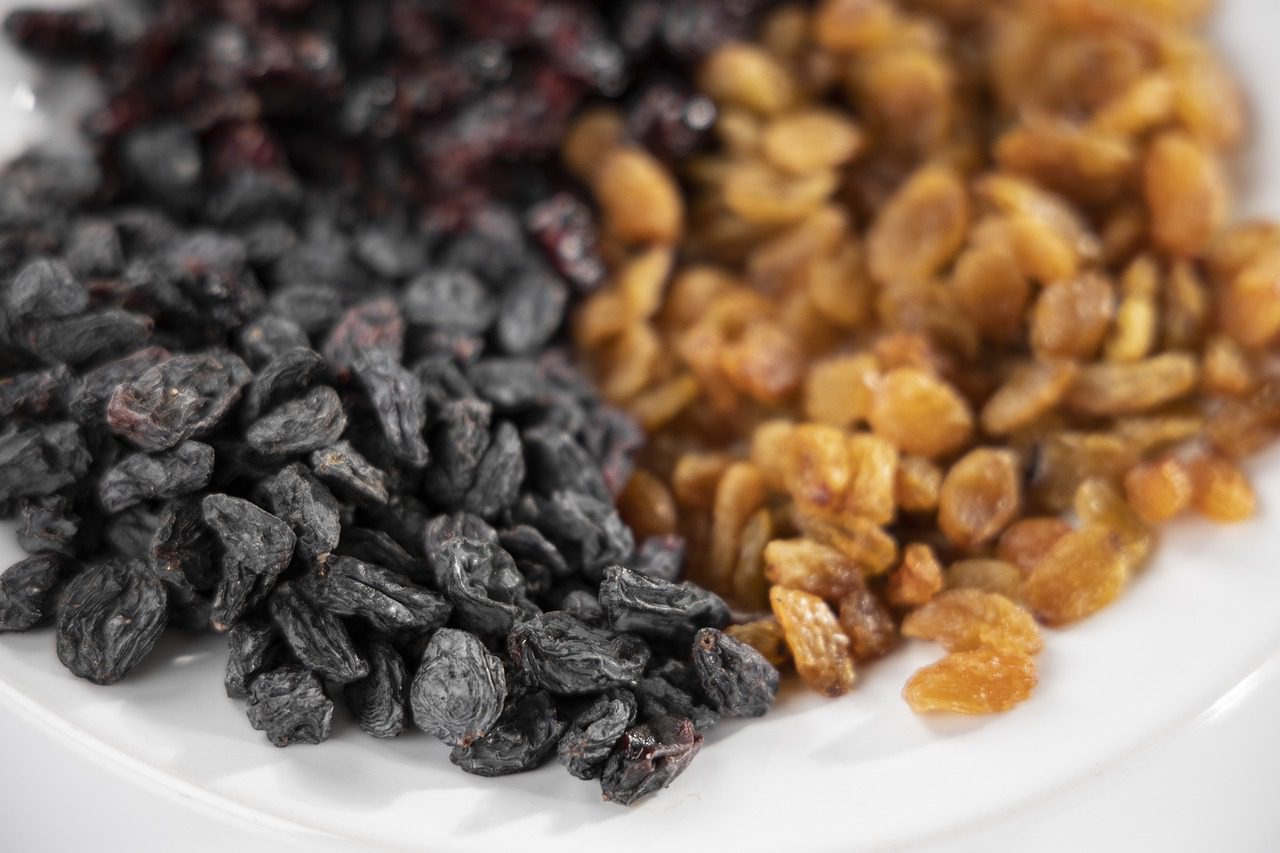 Why You Should Eat Raisins Everyday? Editorialge
