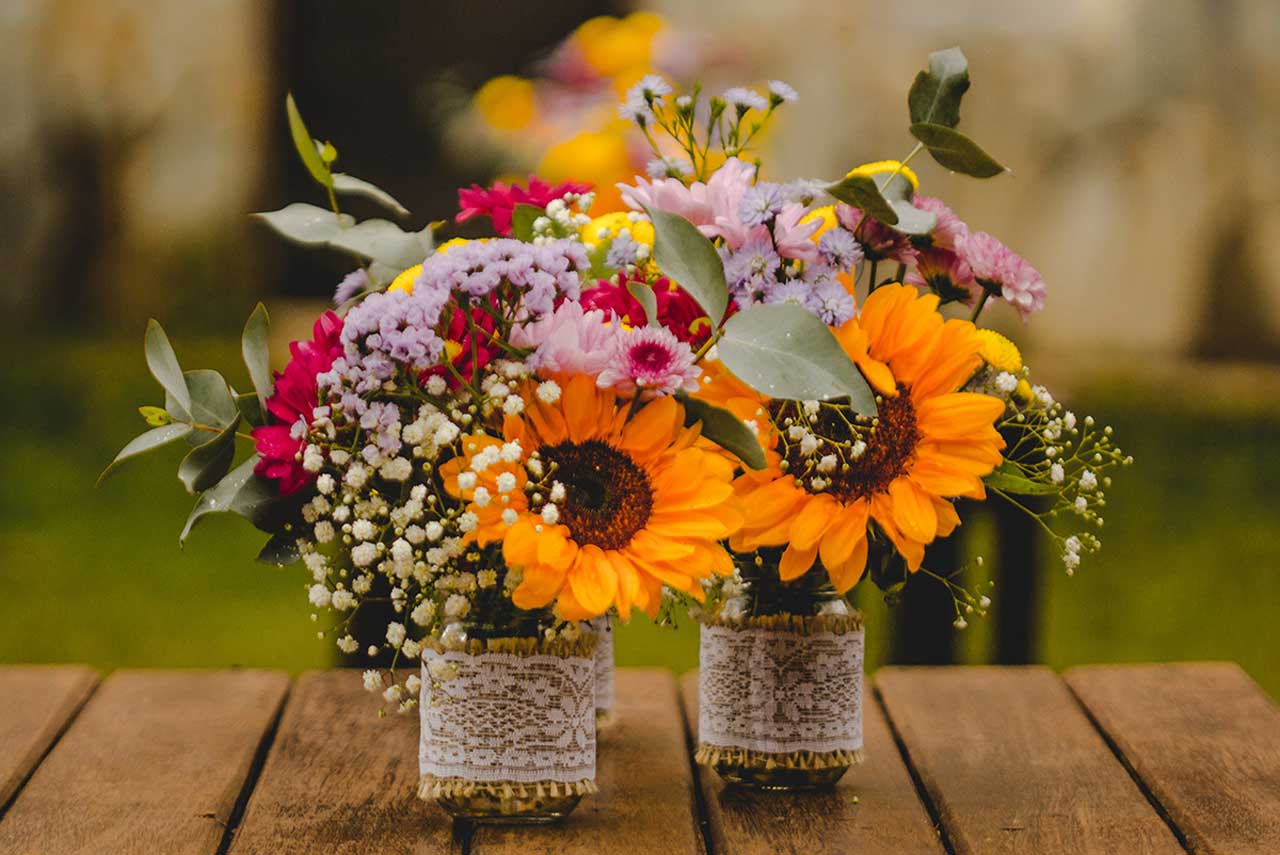 Vase of Flowers How To Find The Best Flowers Online Editorialge