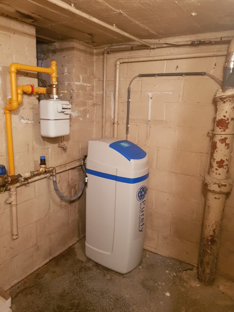 Placement d'un adoucisseur d'eau EDM Presti srl