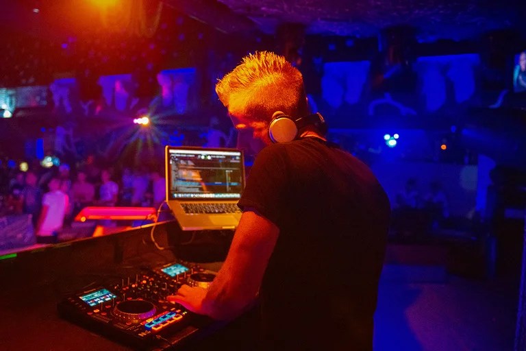 Why Music Producers Make The Best DJs EDM Tips