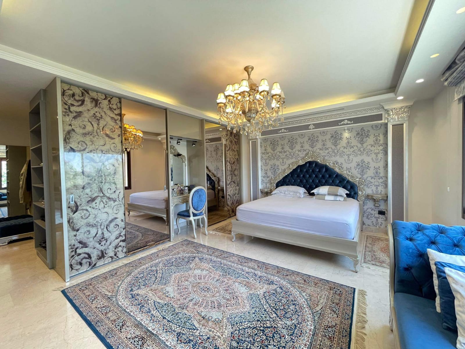 Luxury duplex rooftop for sale in Al Swafiyieh Edraj Real Estate