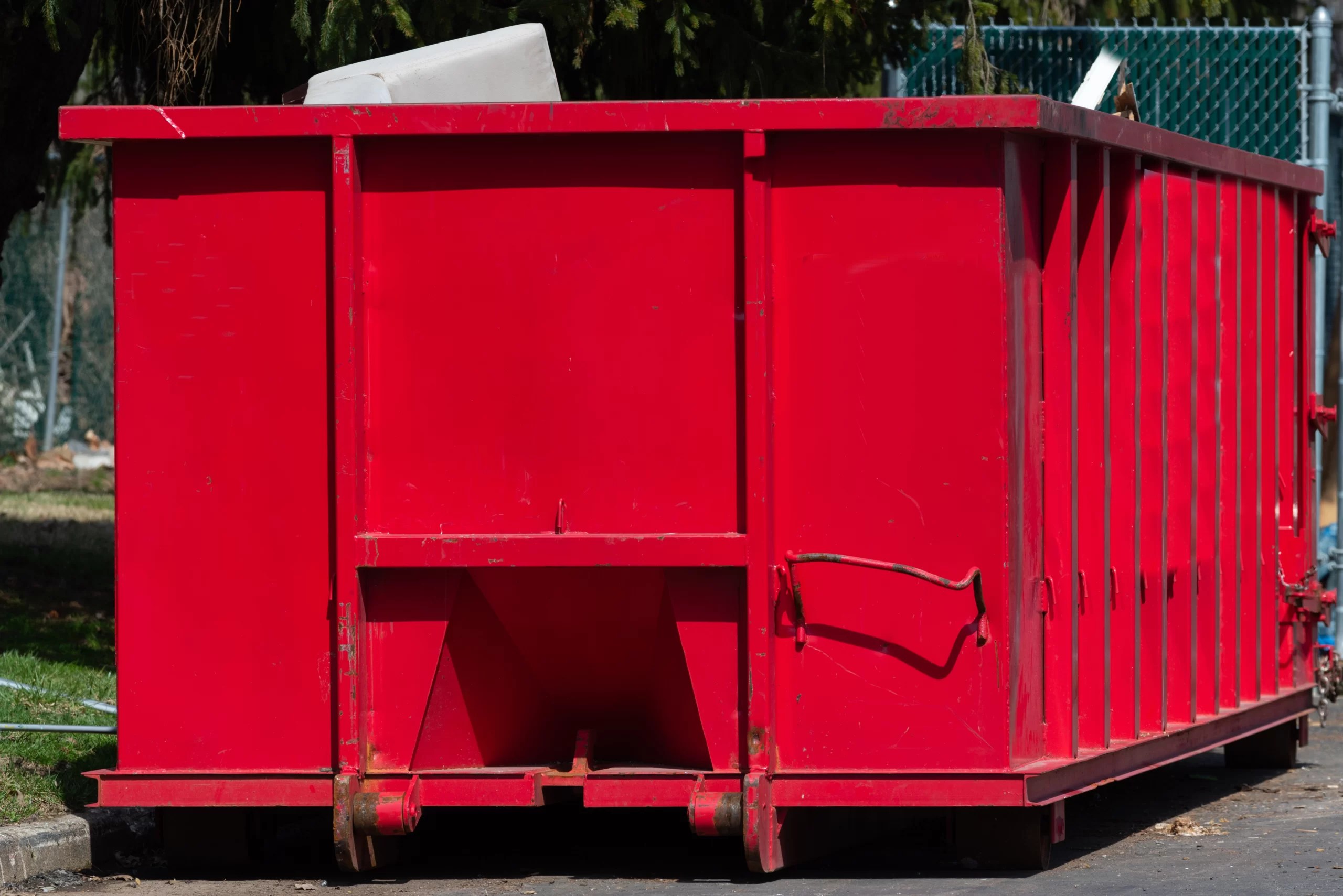 All that you need to know about renting a dumpster to clean out house