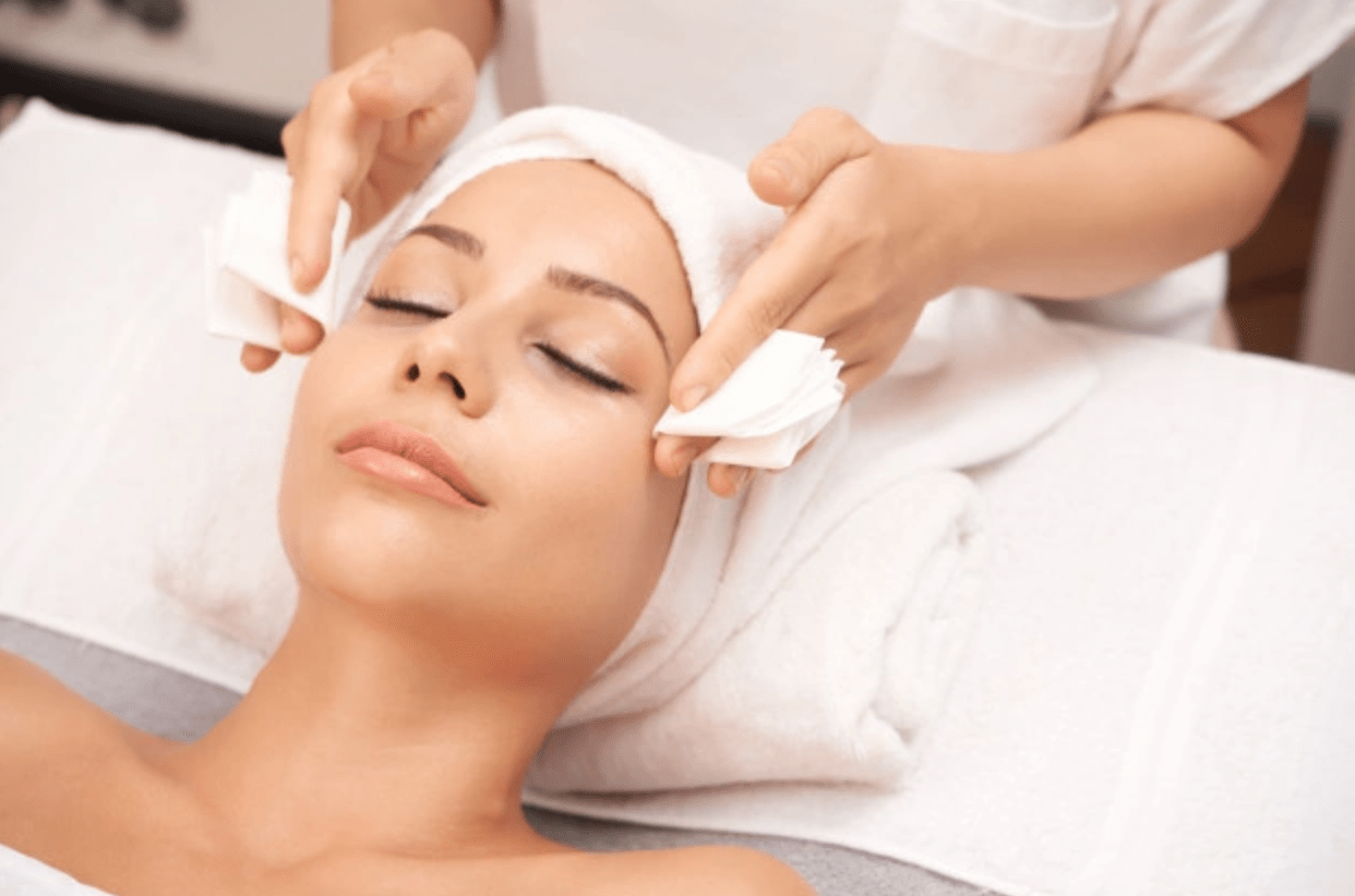Limpieza facial profesional, ¿en qué consiste? EDUEM Instituto de
