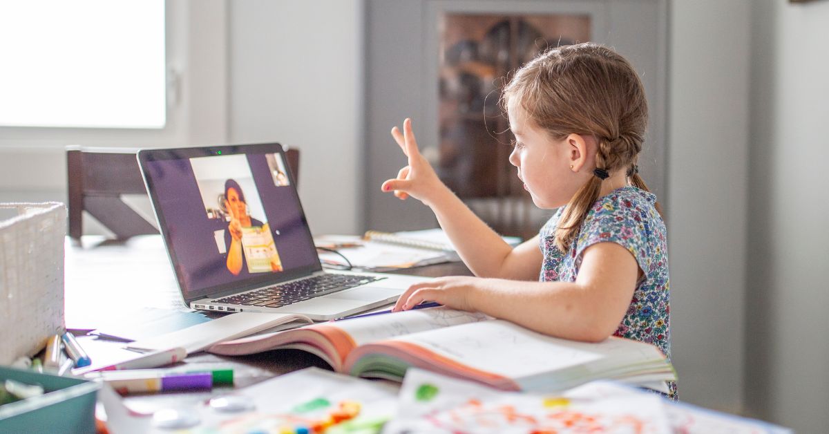 Structured team feedback to foster inclusive online learning EDUtech