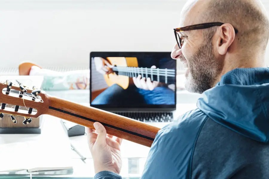 Best Online Guitar Lessons To Sign Up For In 2024
