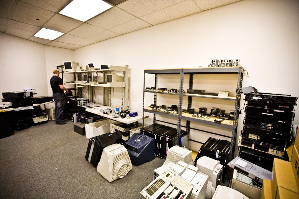 CalPOP SecondHand Server Store DowntownLA Walkabout 3 on