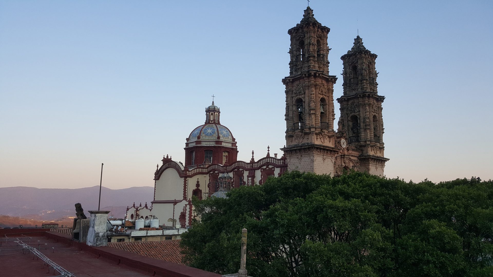 Taxco, colgada del cielo entre la plata y las lágrimas