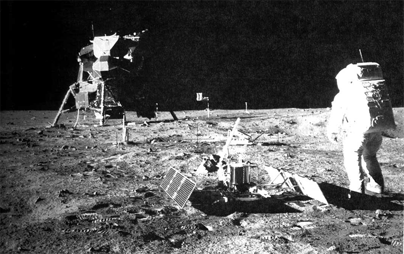 El día que el hombre llegó a la luna… Efekto10