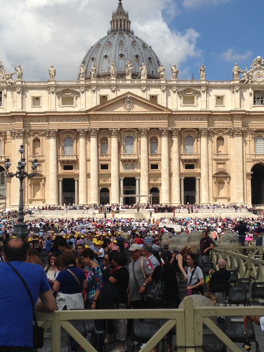 Viaggio Vanessa-Pope Crowd