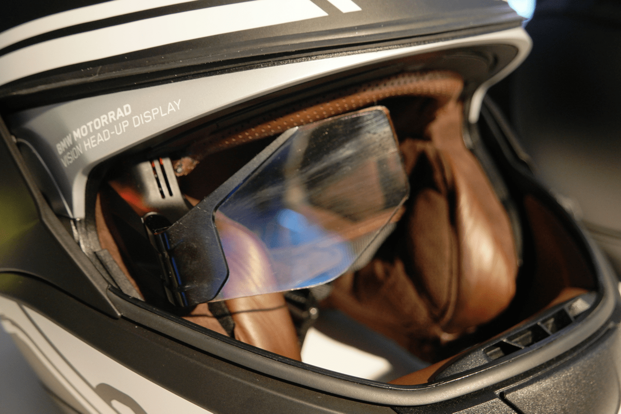 BMW showcase motorbike helmets with HUD at CES 2016 » EFTM