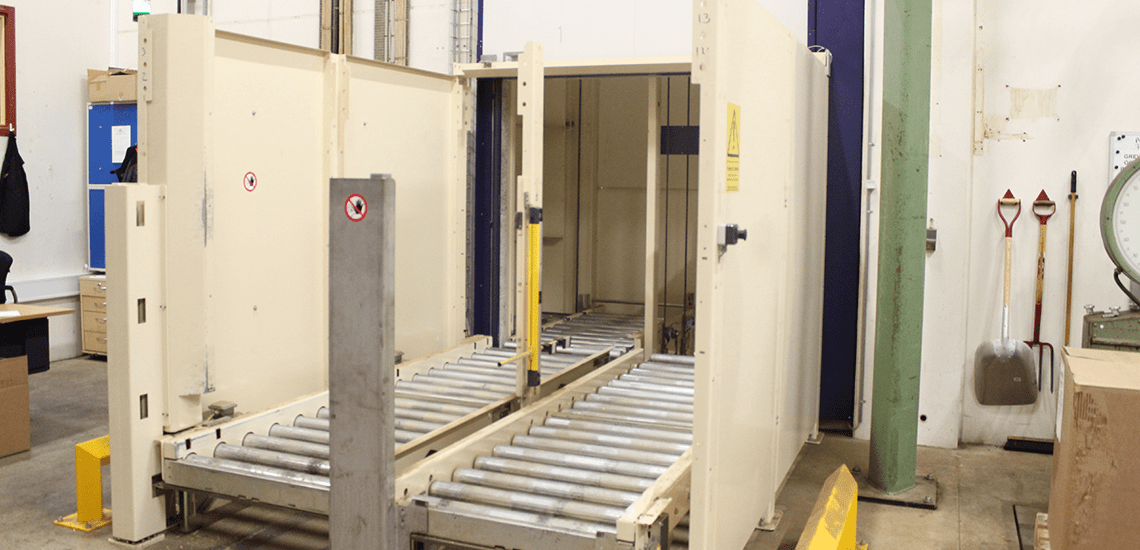 Pallet elevator / pallet lift Egatec Packaging Int.