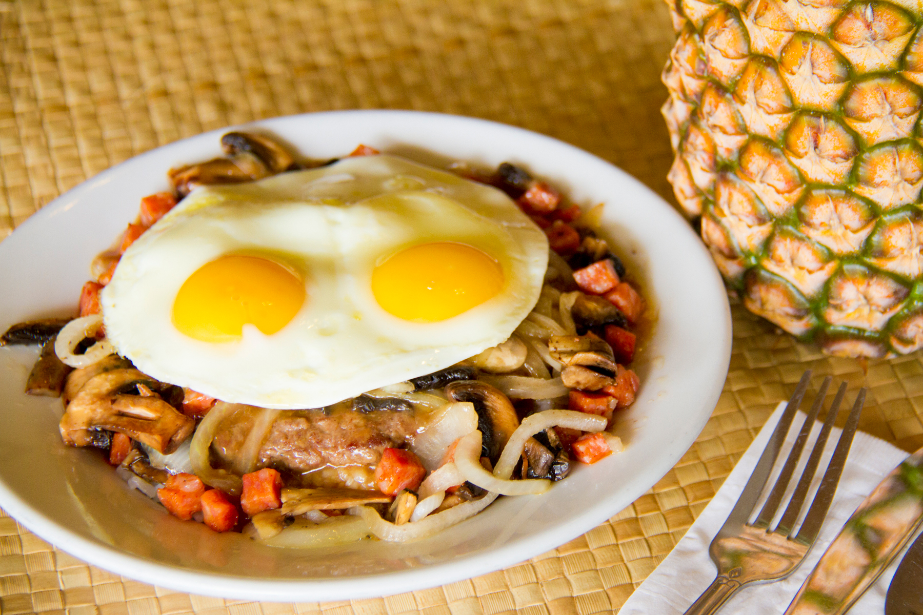 ENT Original Hawaiian Style Loco Moco Eggs 'n Things Hawaii