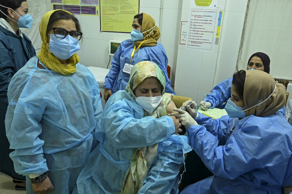 320,000 Egyptians Receive COVID19 Vaccine Egyptian Streets