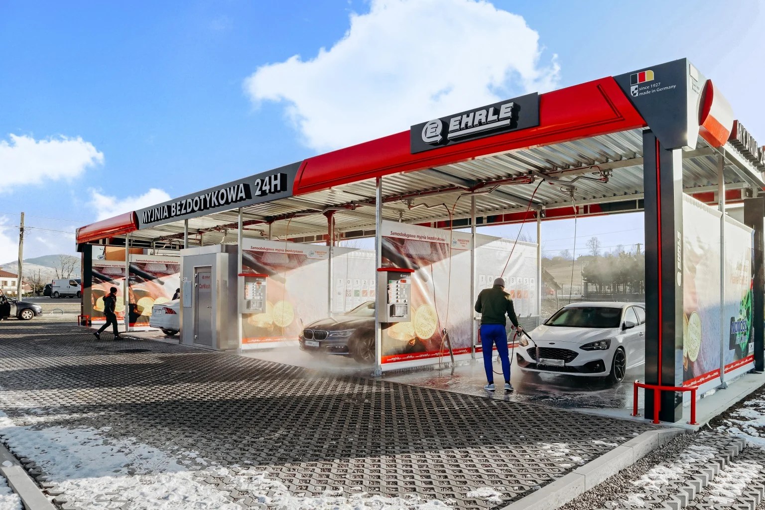 Jak myć auto na myjni bezdotykowej? EHRLE