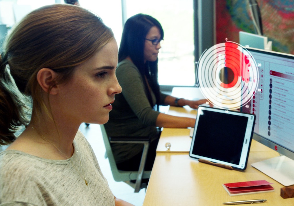 エマ・ワトソンがSNS大企業の就職面接に挑む『ザ・サークル』新映像