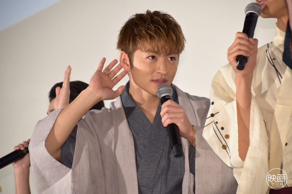 虹色デイズ』佐野玲於、中川大志らが“虹色瓦”割り挑戦！ « 映画ランドNEWS