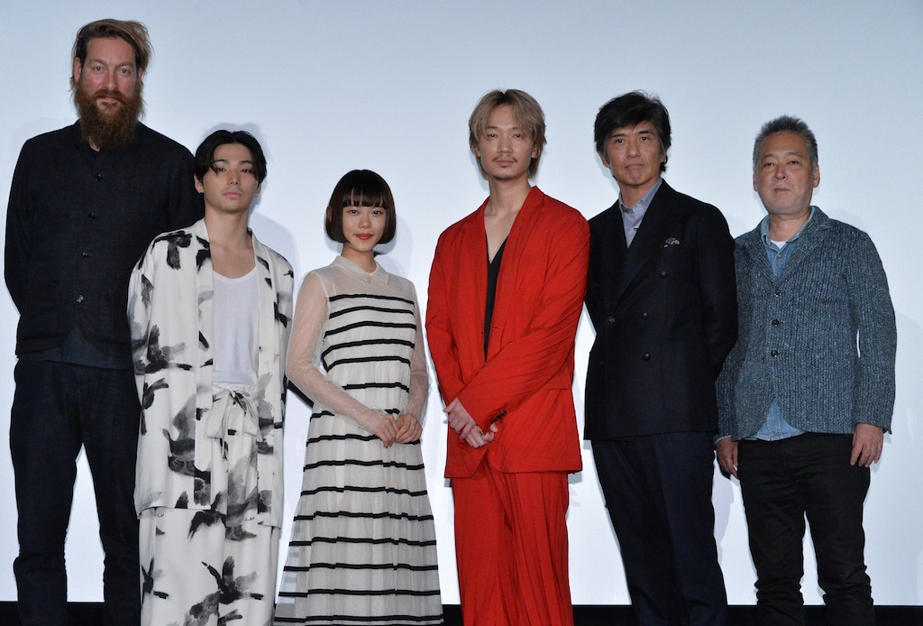 ポスター　映画 楽園  綾野剛 杉咲花 佐藤浩市 村上虹郎 綾野剛『楽園』杉咲花、佐藤浩市ら迫真の演技合戦｜シネマトゥデイ
