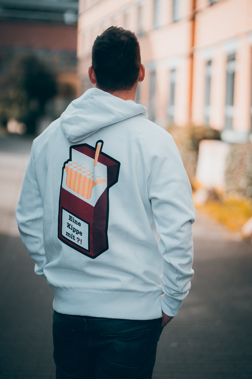 Eine Kippe mit?! Motiv Hoodie "Kippenpäckchen" Kleiner Brustprint