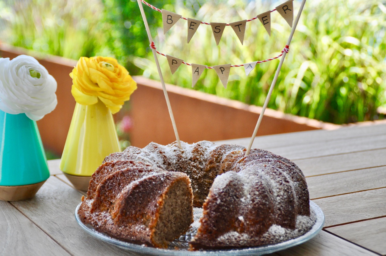 Saftiger ApfelNussGugelhupf › ★ Mamablog Einer schreit immer