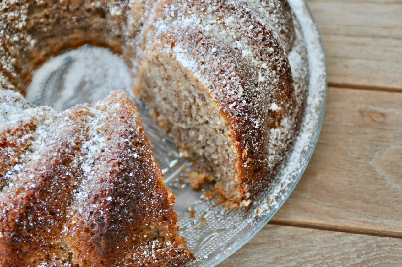 Saftiger ApfelNussGugelhupf › ★ Mamablog Einer schreit