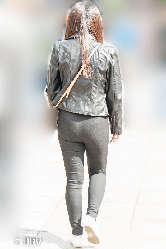 プリケツのレギンス！ボリュームある小尻が魅力的なお嬢さん！ Beauty Back View