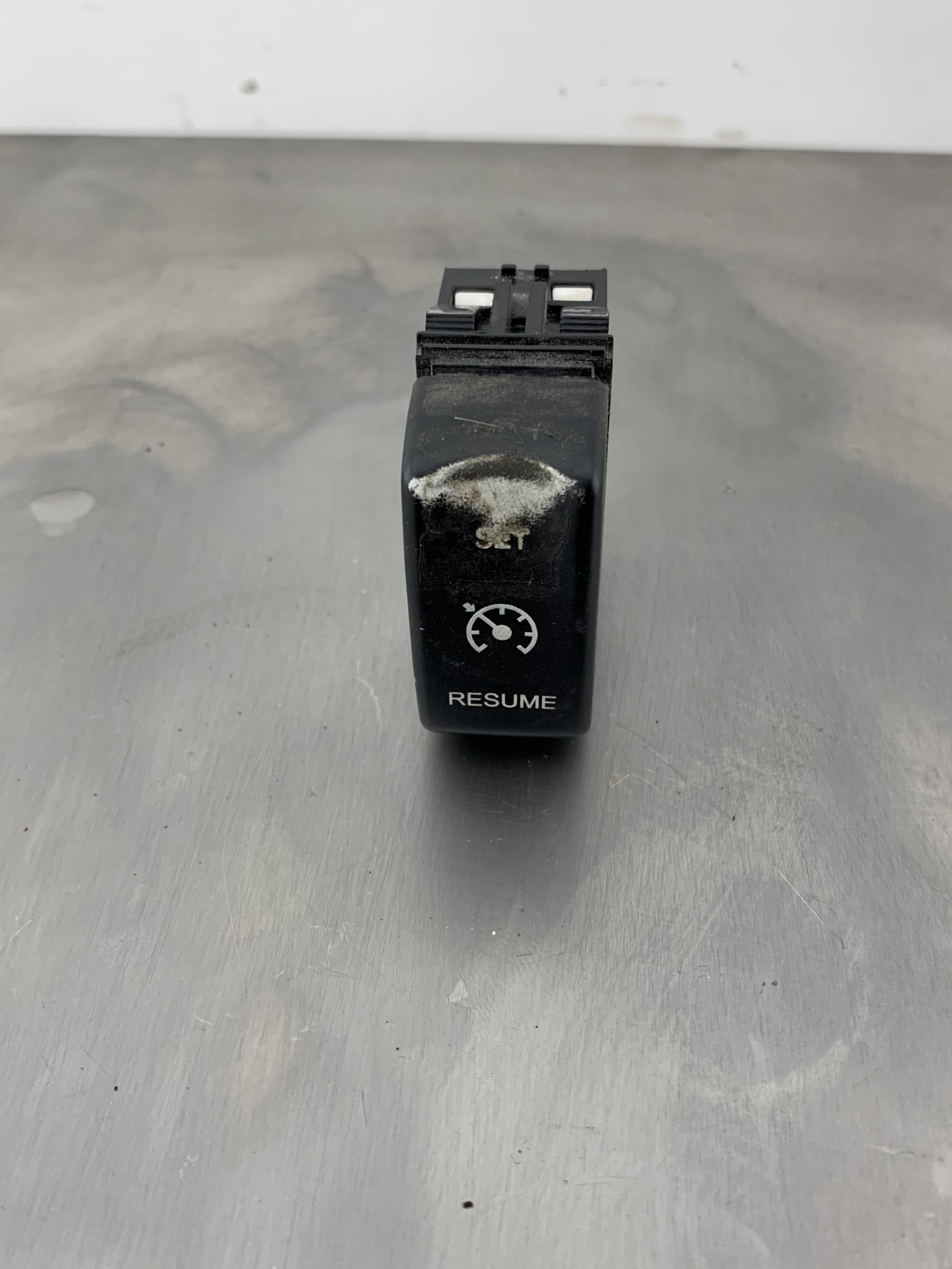 Kenworth Cruise Control Rocker Switch Used 27104010 EKG DIESEL