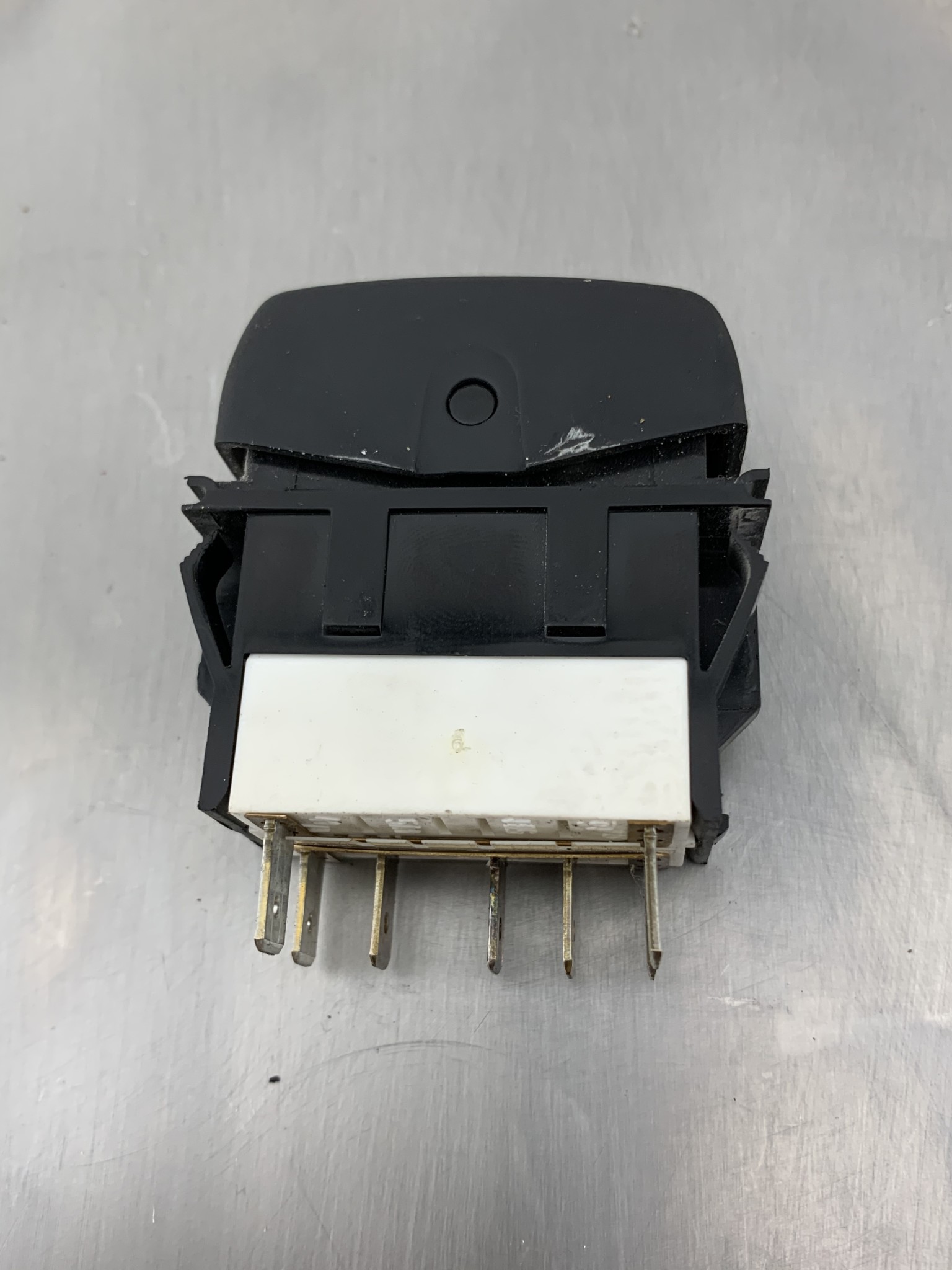 Kenworth Cruise Control Rocker Switch Used 27104010 EKG DIESEL