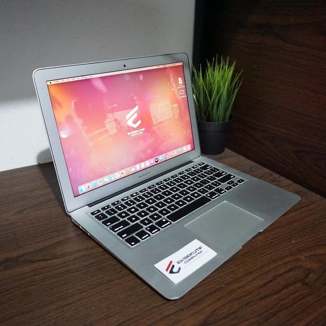 Laptop MACBOOK AIR CTO EARLY 2015 Eksekutif Computer