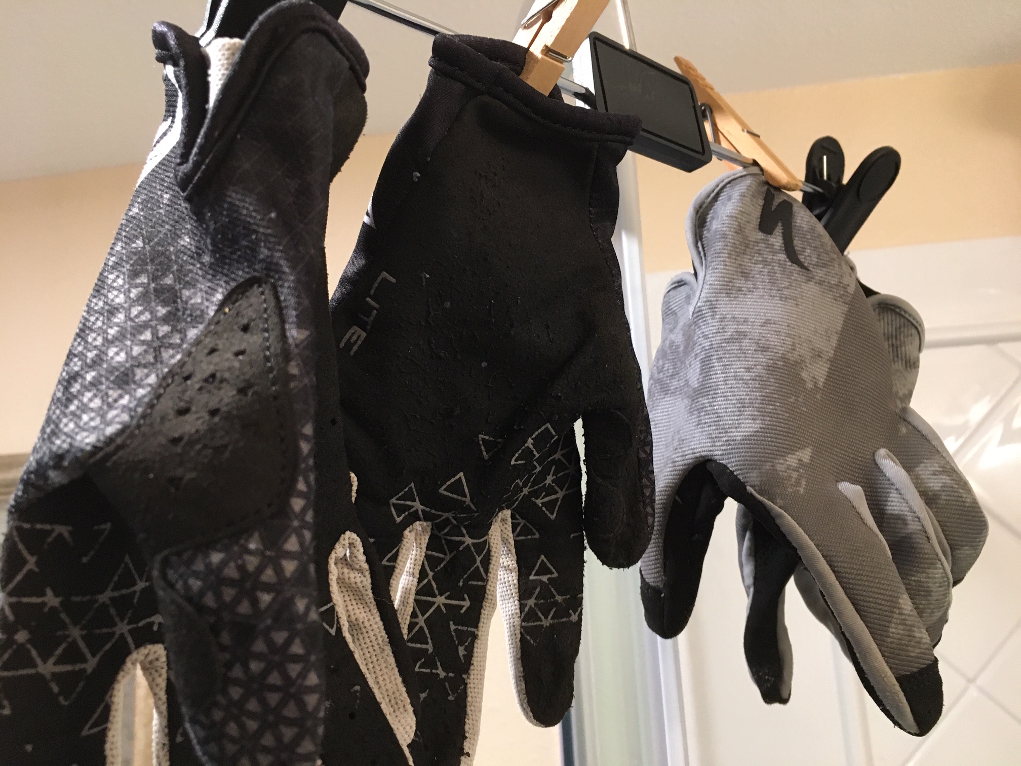 How Often Should You Wash Mountain Bike Gloves, Really? Elaine B. Bikes