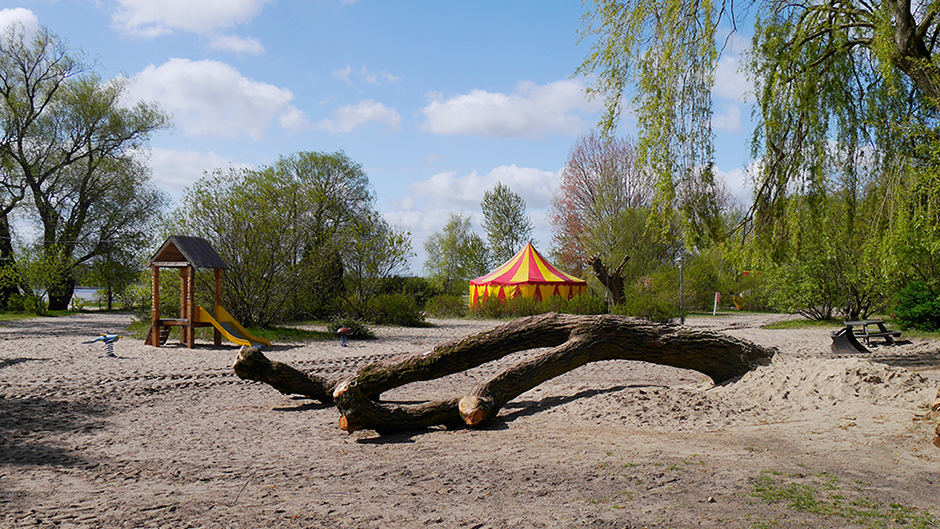 ElbeCamp Naturnaher Campingplatz direkt am Elbestrand in Hamburg