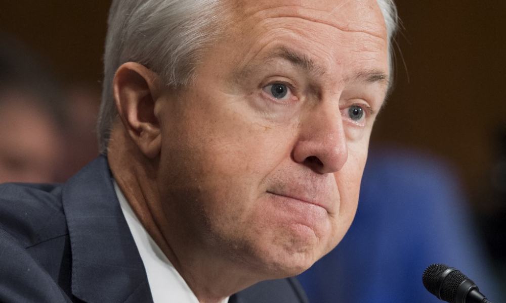 ExCEO de Wells Fargo es vetado de la banca y deberá pagar
