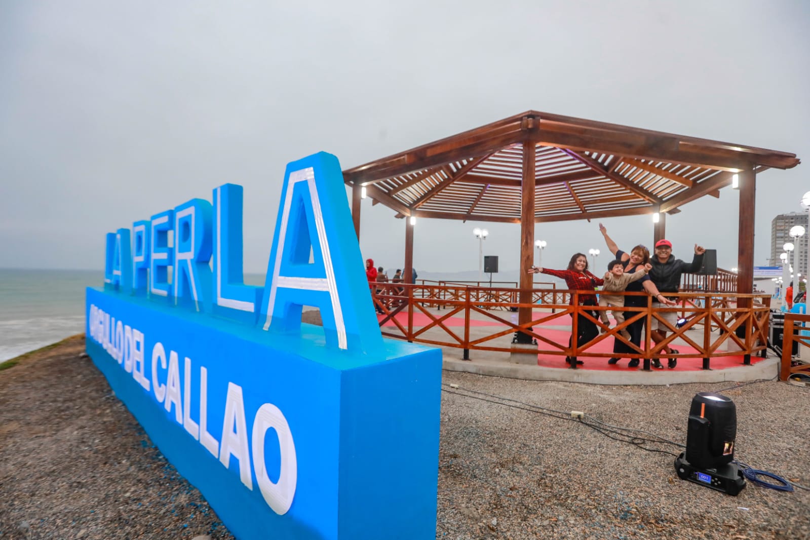 La Perla alcalde Rodolfo Adrianzén inauguró gran ‘mirador de la perla’