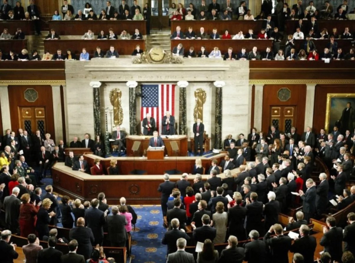 Senado de EE.UU. aprueba plan fiscal de Trump y lo envía para votación final Senado de EE.UU. aprueba plan fiscal de Trump y lo envía para votación final