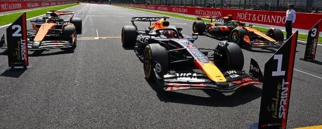Max Verstappen reina en el caos y logra la pole en Aserbaiyán