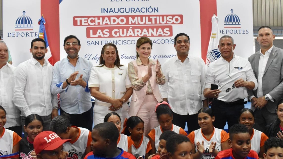 Gobierno entrega techado multiusos en Las Guáranas