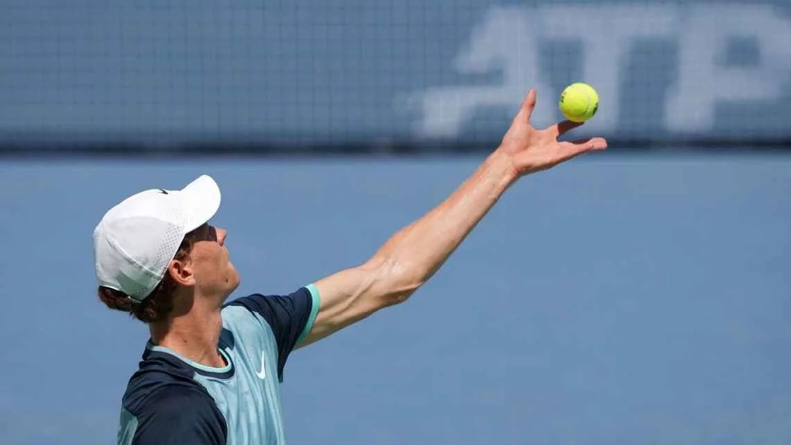 Jannik Sinner pierde su impulso y pierde un set en el US Open antiguamente de remontar para vencer a Denis Shapovalov