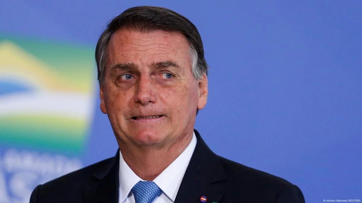 Bolsonaro sufre una nueva “crisis de hipo y vómitos”, según su hijo