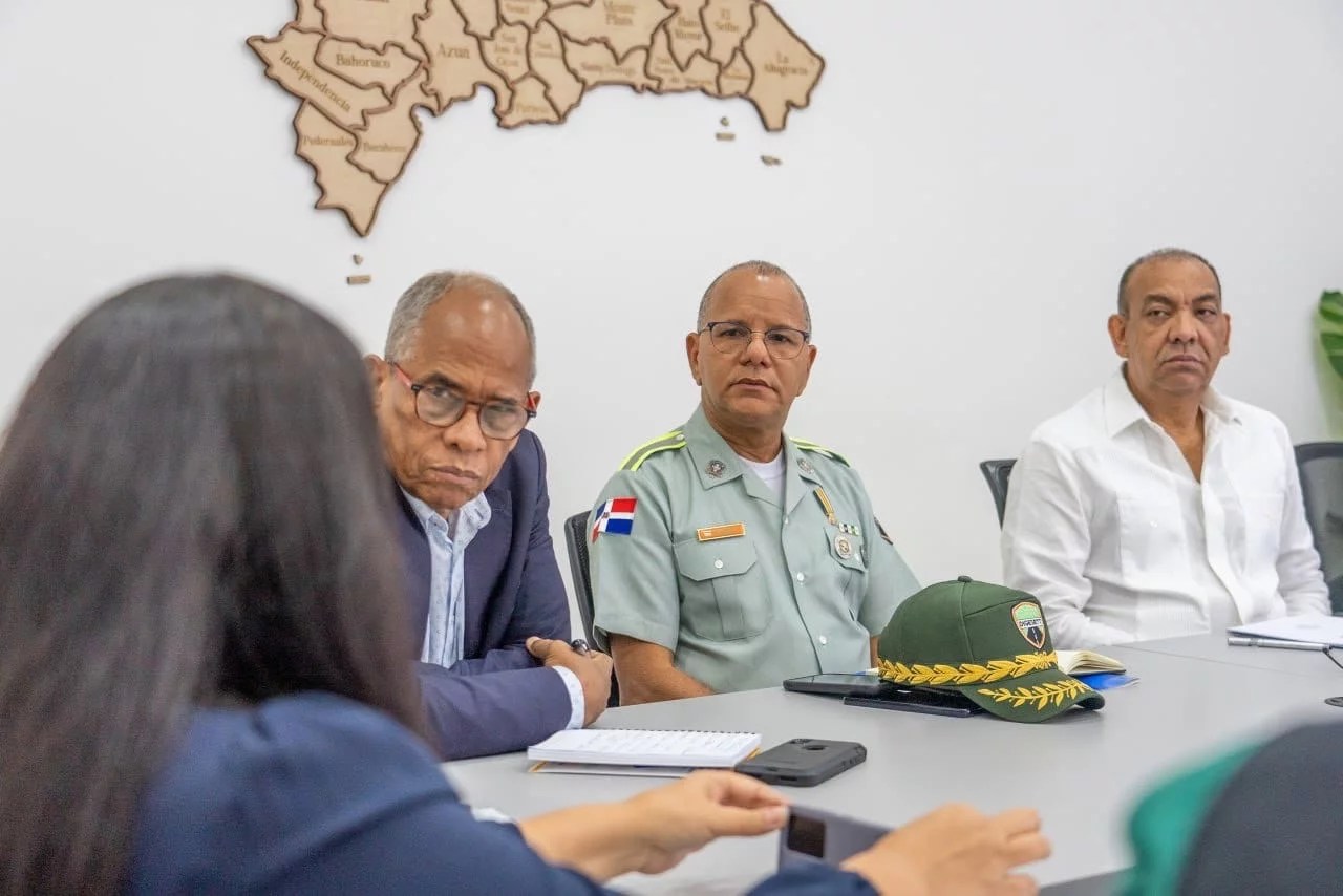 Gobierno examen que colegios privadoscuenten con transporte similar al TRAE