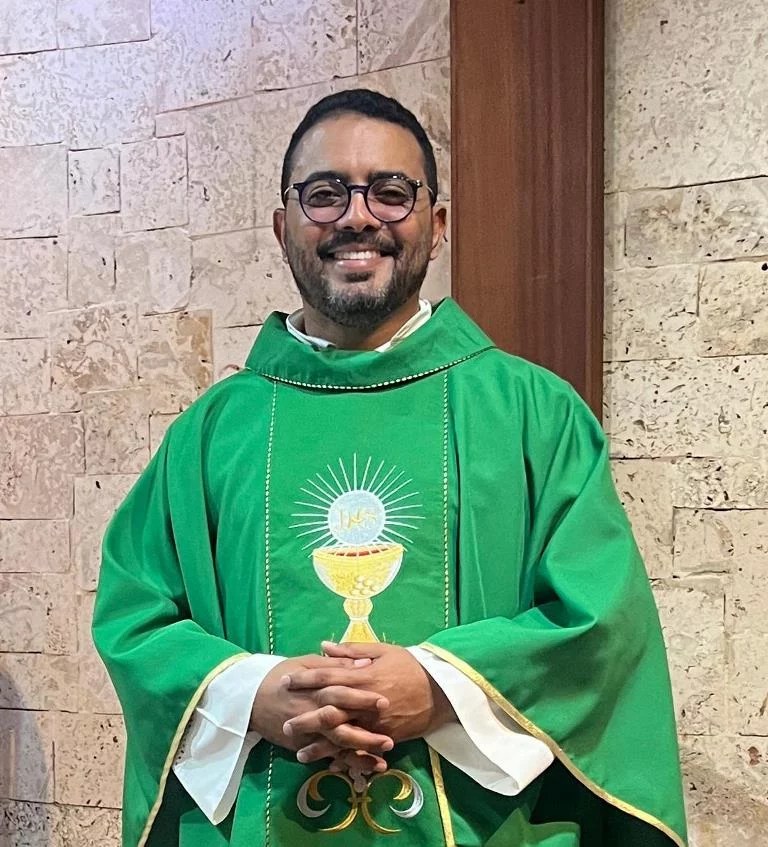 Dos abriles del padre Ramón Núñez Holguín como párroco de Santo Tomás de Aquino