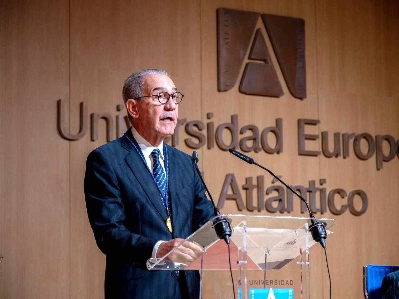 Universidad Europea del Atlántico otorga Medalla al Mérito al ministro de Educación Superior, Franklin García Fermín