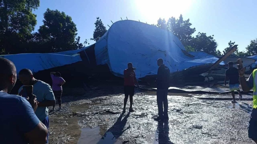 INAPA investiga colapso de depósito de agua que destruyó viviendas y dejó heridos en San Pedro de Macorís