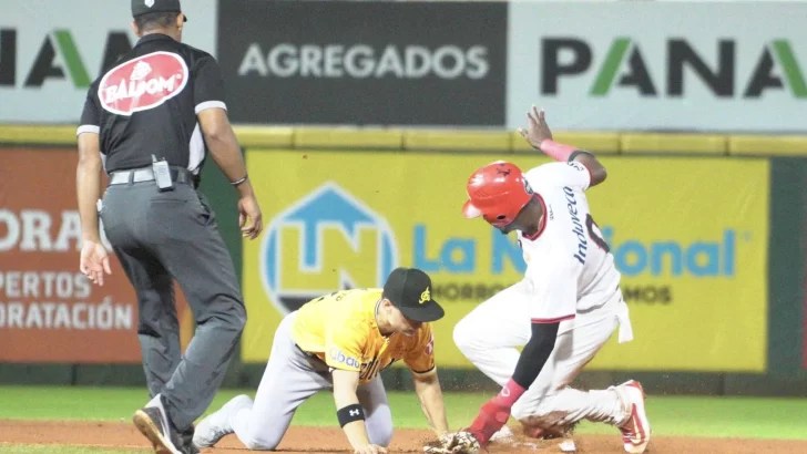 Rodríguez jonronea y Escogido empata en el botellín