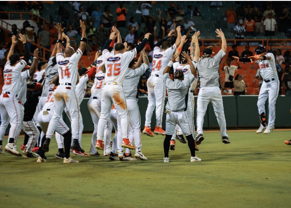 Eloy Jiménez, Sergio Alcántara y Bryan De la Cruz la sacan en triunfo Toros sobre Gigantes