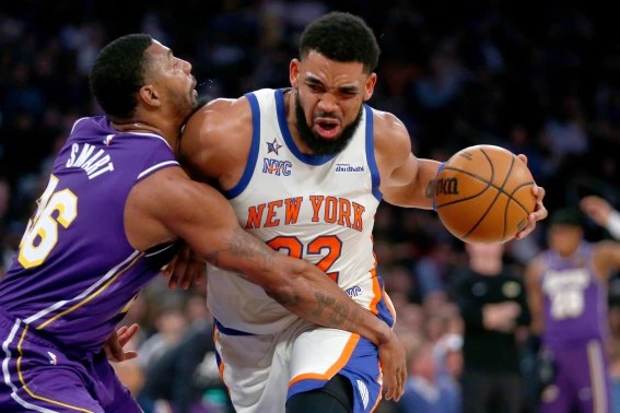 Los Knicks vencieron a los Lakers 112-100; Towns anota 11 puntos
