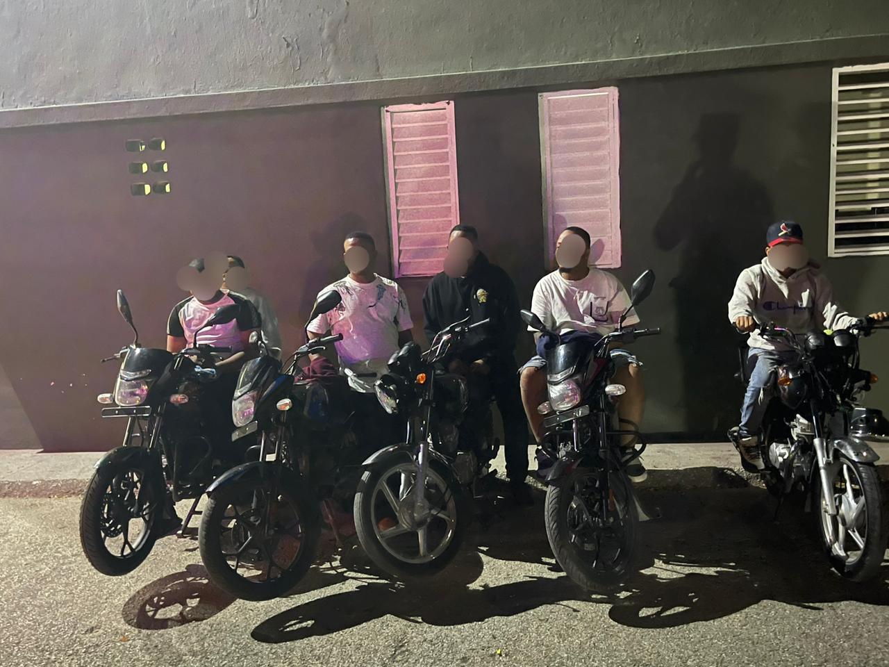 Detienen tres agentes policiales y tres civiles con cinco motocicletas robadas en Las Matas de Farfán