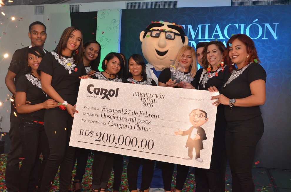 Farmacia Carol celebra 30 años y su premiación anual
