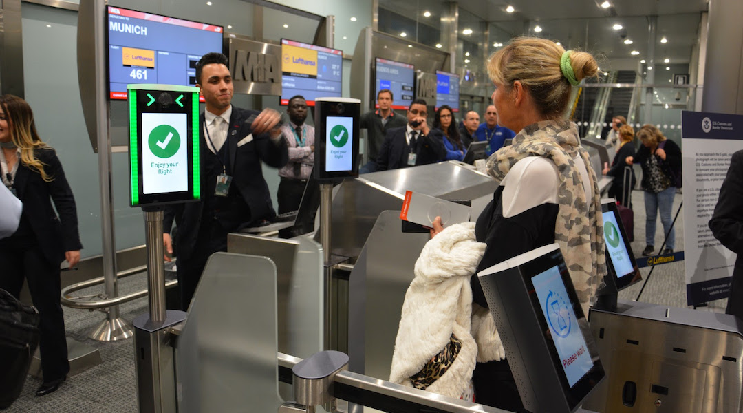 EE.UU. empieza a tomar fotos y datos biométricos de extranjeros que entren y salgan del país EE.UU. empieza a tomar fotos y datos biométricos de extranjeros que entren y salgan del país